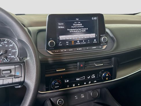 Used 2023 Nissan Rogue SV image 18