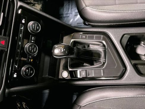 Used 2024 Volkswagen Taos SE image 41