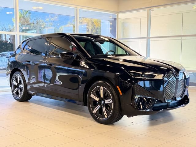 Used 2024 BMW iX xDrive50 w/ Premium Package AWD/4WD image 10