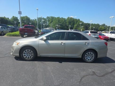 Used 2014 Toyota Camry LE FWD image 5