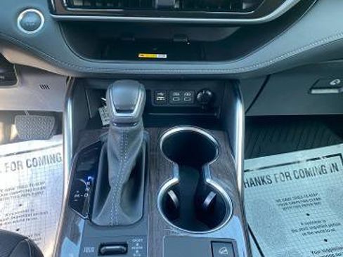 Used 2024 Toyota Highlander Platinum image 24