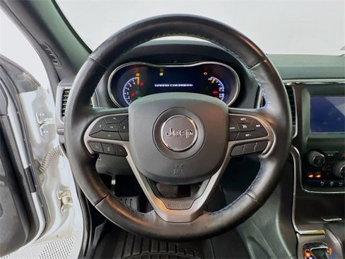 Used 2020 Jeep Grand Cherokee Laredo image 12