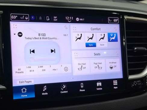 Used 2024 Chrysler Pacifica Touring-L image 6