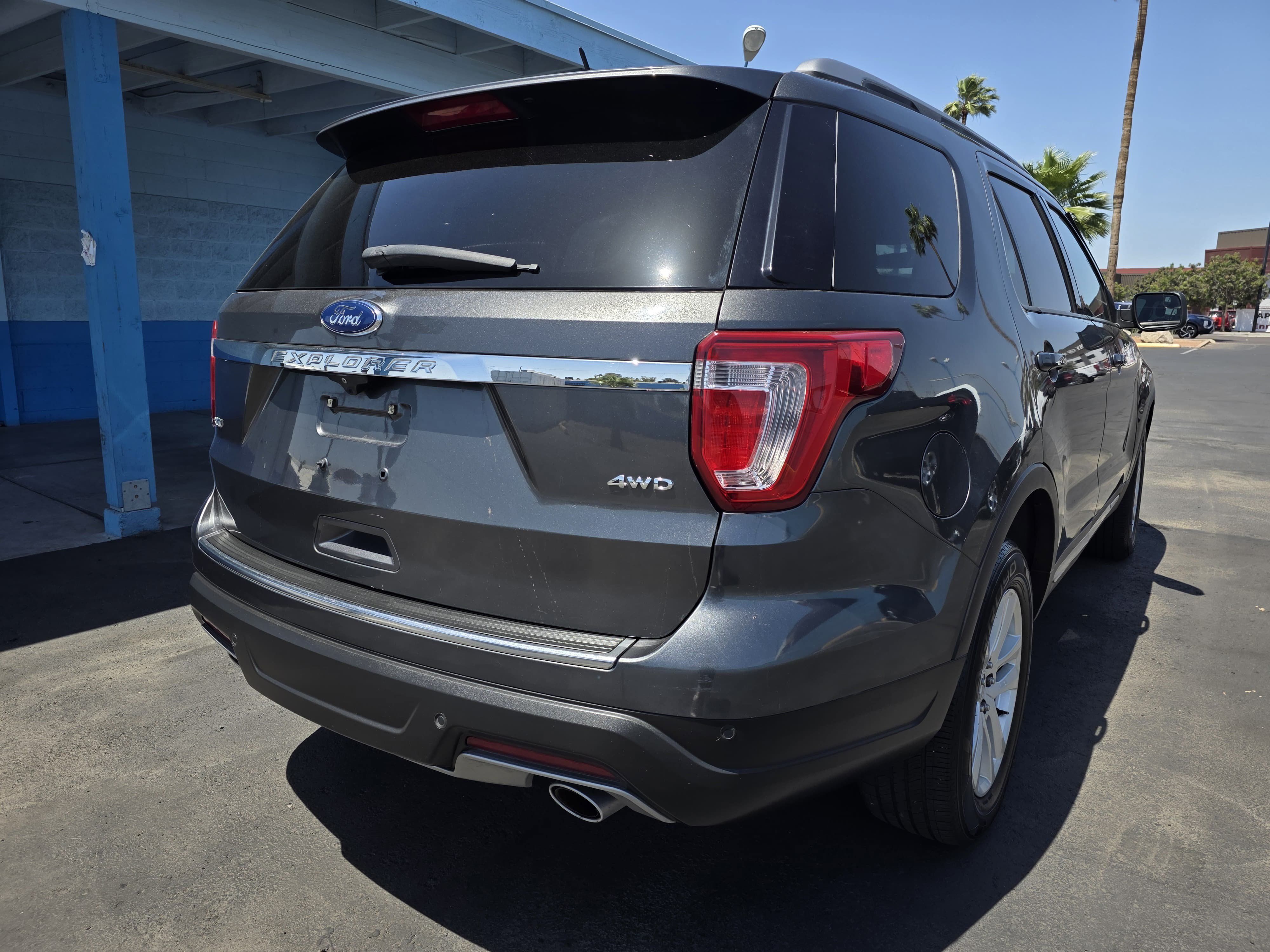 Used 2018 Ford Explorer XLT w/ Equipment Group 201A AWD/4WD image 3