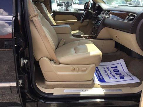 Used 2010 GMC Yukon XL Denali AWD/4WD image 41