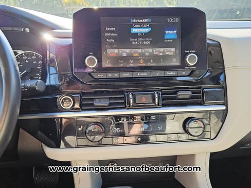 Used 2022 Nissan Pathfinder SV image 8