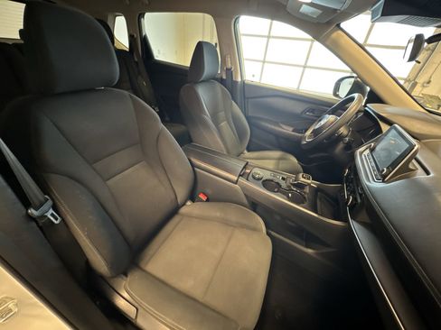 Used 2024 Nissan Rogue S image 23