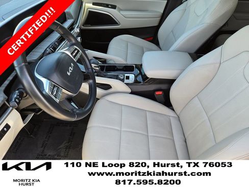 Used 2024 Kia Telluride EX w/ EX Captain's Chair Package image 18