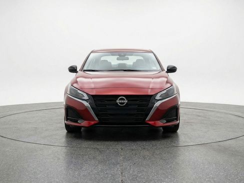 Used 2025 Nissan Altima 2.5 SV FWD image 2