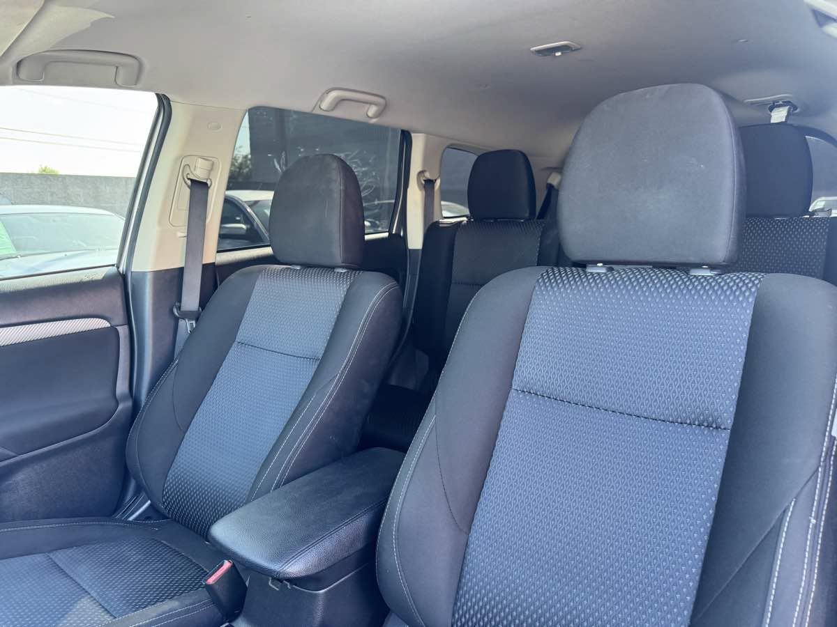 Used 2018 Mitsubishi Outlander ES FWD image 39