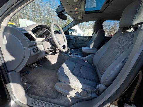 Used 2017 Chevrolet Traverse LS FWD image 9