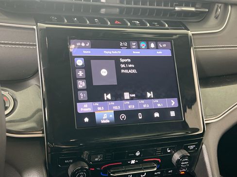 Used 2022 Jeep Grand Cherokee Laredo w/ Luxury Tech Group I image 14