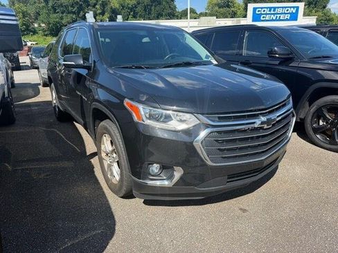 Used 2019 Chevrolet Traverse LT FWD image 2