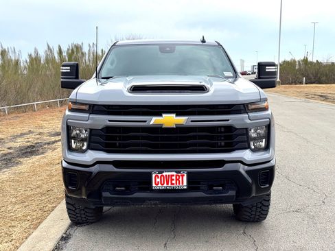 Used 2024 Chevrolet Silverado 2500 Custom w/ Custom Value Package image 4