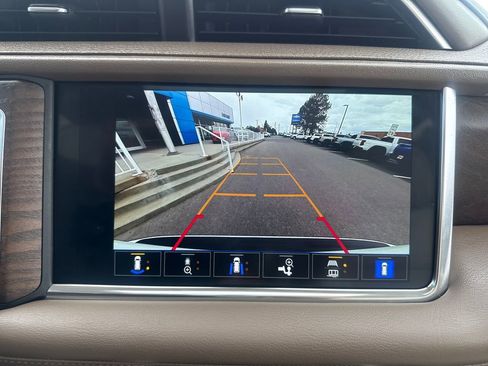 Used 2022 GMC Yukon XL Denali w/ Advanced Technology Package AWD/4WD image 20