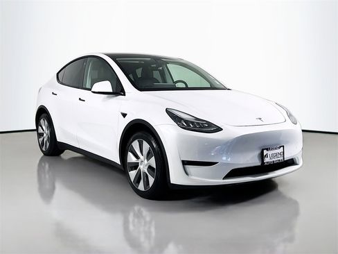 Used 2021 Tesla Model Y Long Range image 3