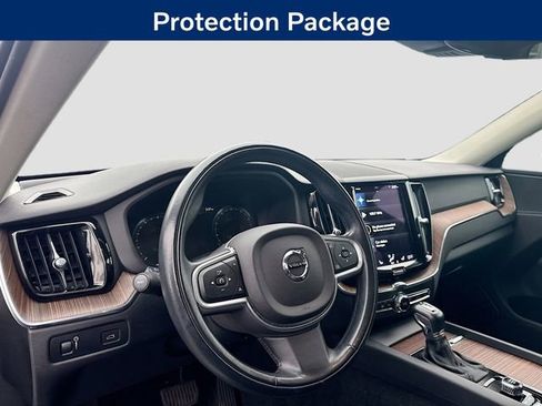 Used 2021 Volvo XC60 T5 Momentum w/ Premium Package image 10