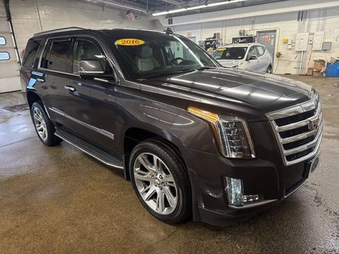 Used 2016 Cadillac Escalade Luxury image 8