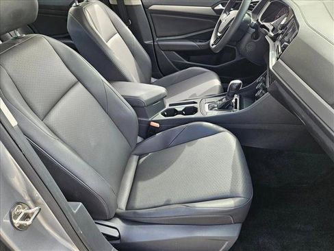 Used 2020 Volkswagen Jetta SE w/ SE Cold Weather Package image 19