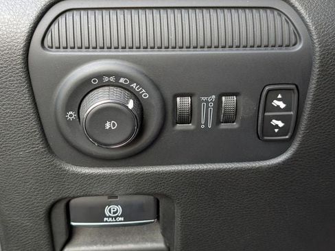 Used 2024 Jeep Wagoneer L Series II RWD image 19