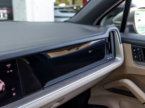 Certified 2025 Porsche Cayenne S AWD/4WD image 45