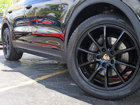 Used 2020 Porsche Cayenne AWD/4WD image 5