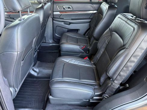 Used 2018 Ford Explorer Platinum AWD/4WD image 15