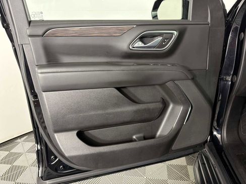 Used 2023 Chevrolet Suburban LS RWD image 8