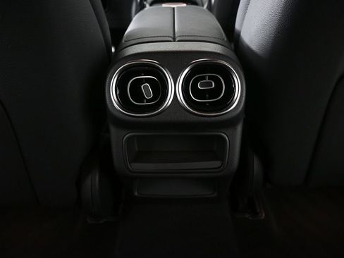 Used 2024 Mercedes-Benz GLC 300 image 17