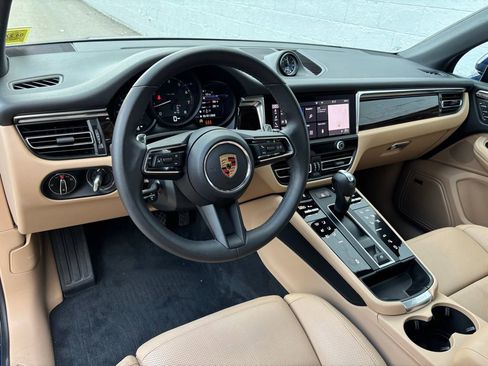 Certified 2026 Porsche Macan AWD/4WD image 4