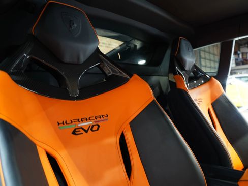 Used 2020 Lamborghini Huracan EVO RWD image 58