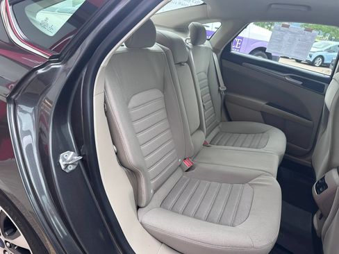 Used 2020 Ford Fusion SE AWD/4WD image 12