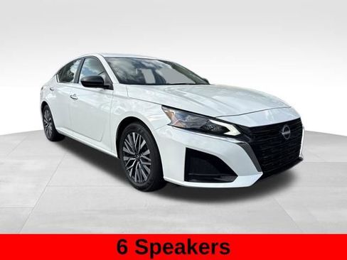Used 2025 Nissan Altima 2.5 SV FWD image 12