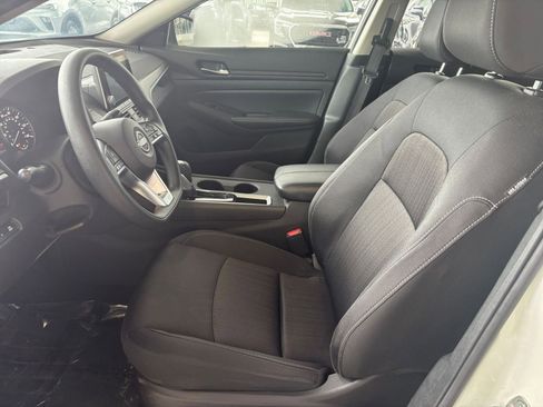 Used 2025 Nissan Altima 2.5 SV FWD image 28