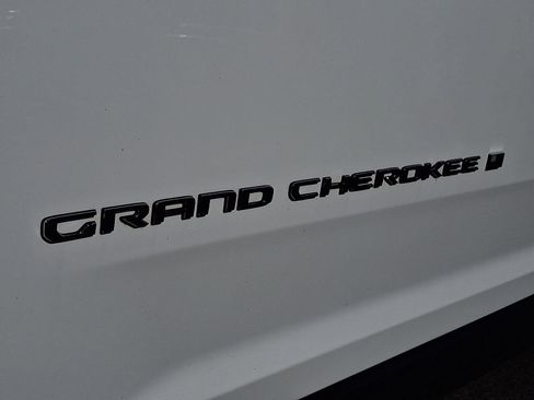 Certified 2023 Jeep Grand Cherokee Limited image 30