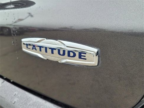 Used 2022 Jeep Compass Latitude image 12