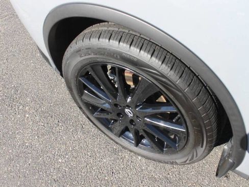 Used 2024 Nissan Murano SV w/ SV Midnight Edition Package image 13