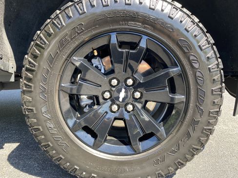 Used 2022 Chevrolet Colorado LT w/ Luxury Package RWD image 40