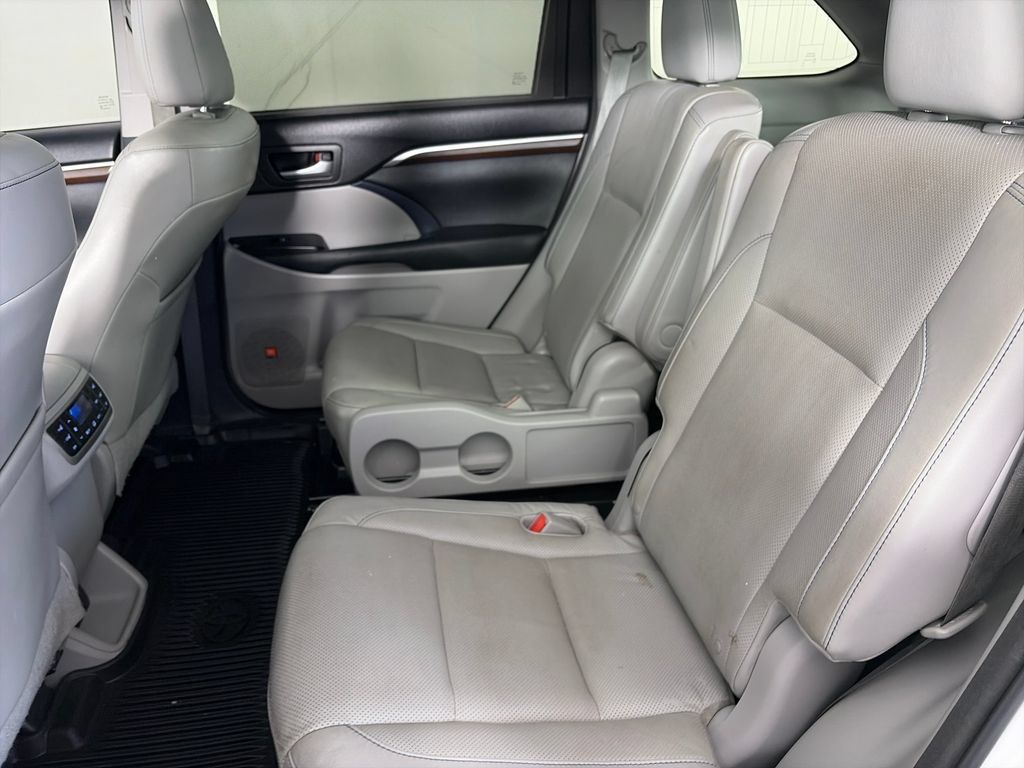 Used 2015 Toyota Highlander Limited Platinum AWD/4WD image 13
