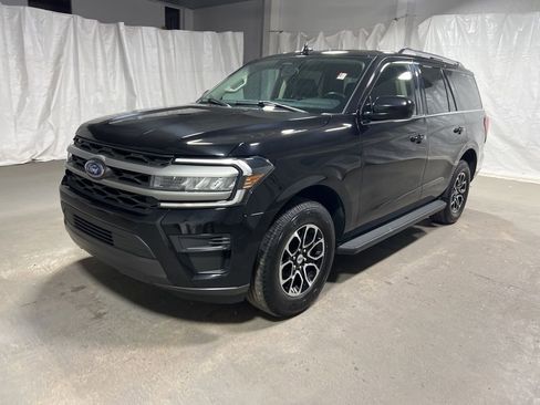 Used 2024 Ford Expedition XLT image 3
