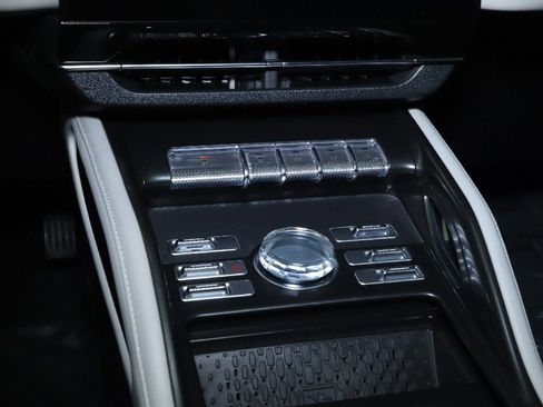 Used 2025 Lincoln Nautilus Premier AWD/4WD image 26