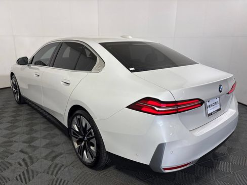 Certified 2025 BMW 530i w/ Premium Package RWD image 7