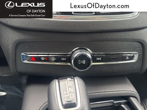 Used 2020 Volvo XC90 T6 Momentum w/ Protection Package Premier image 25