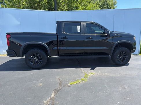 Used 2023 Chevrolet Silverado 1500 ZR2 w/ Technology Package AWD/4WD image 3