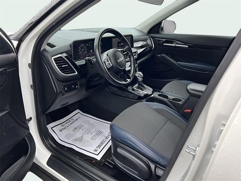 Used 2024 Kia Seltos S image 6