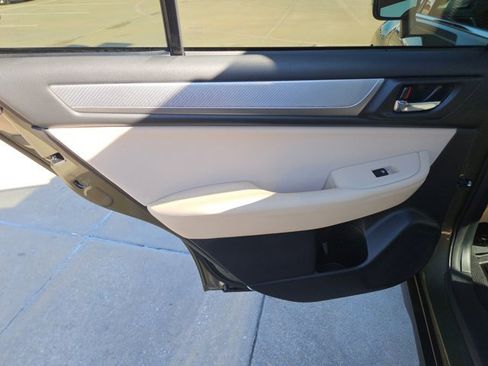 Used 2019 Subaru Outback 2.5i Premium image 11