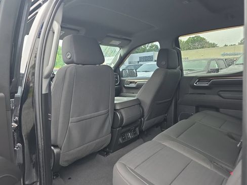 Used 2022 Chevrolet Silverado 1500 LT w/ Z71 Off-Road Package AWD/4WD image 18