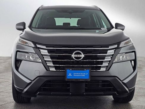 Used 2025 Nissan Rogue SV w/ SV Premium Package image 8