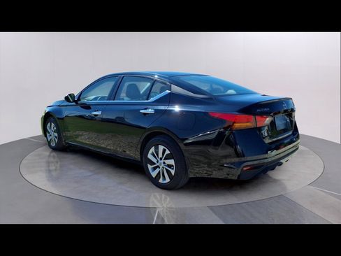 Used 2024 Nissan Altima 2.5 S FWD image 3