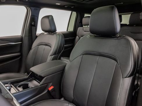 New 2026 Jeep Grand Cherokee L Limited AWD/4WD image 9
